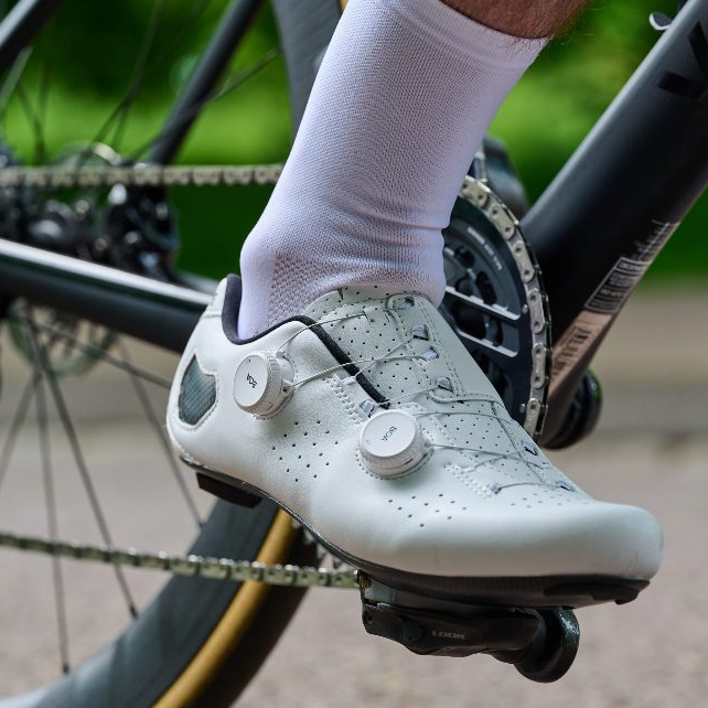 รองเท้าจักรยาน Lake CX333  Clarino รองเท้าจักรยานพื้นคาร์บอน หน้ากว้าง ใส่สบาย