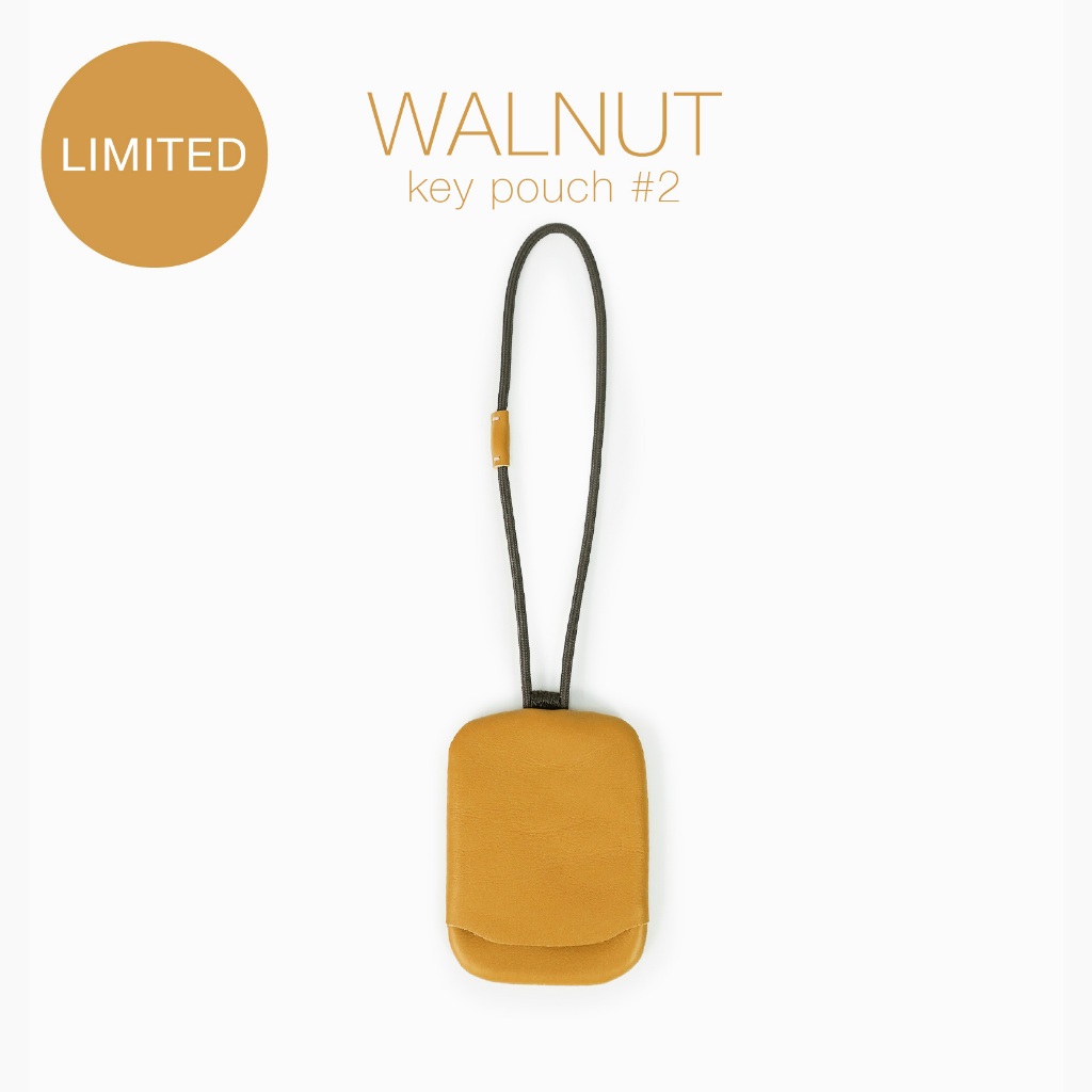 labrador WALNUT neck strap key pouch #2 เคสหนังแท้ใส่กุญแจรถยนต์แบบคล้องคอ (LAA187)