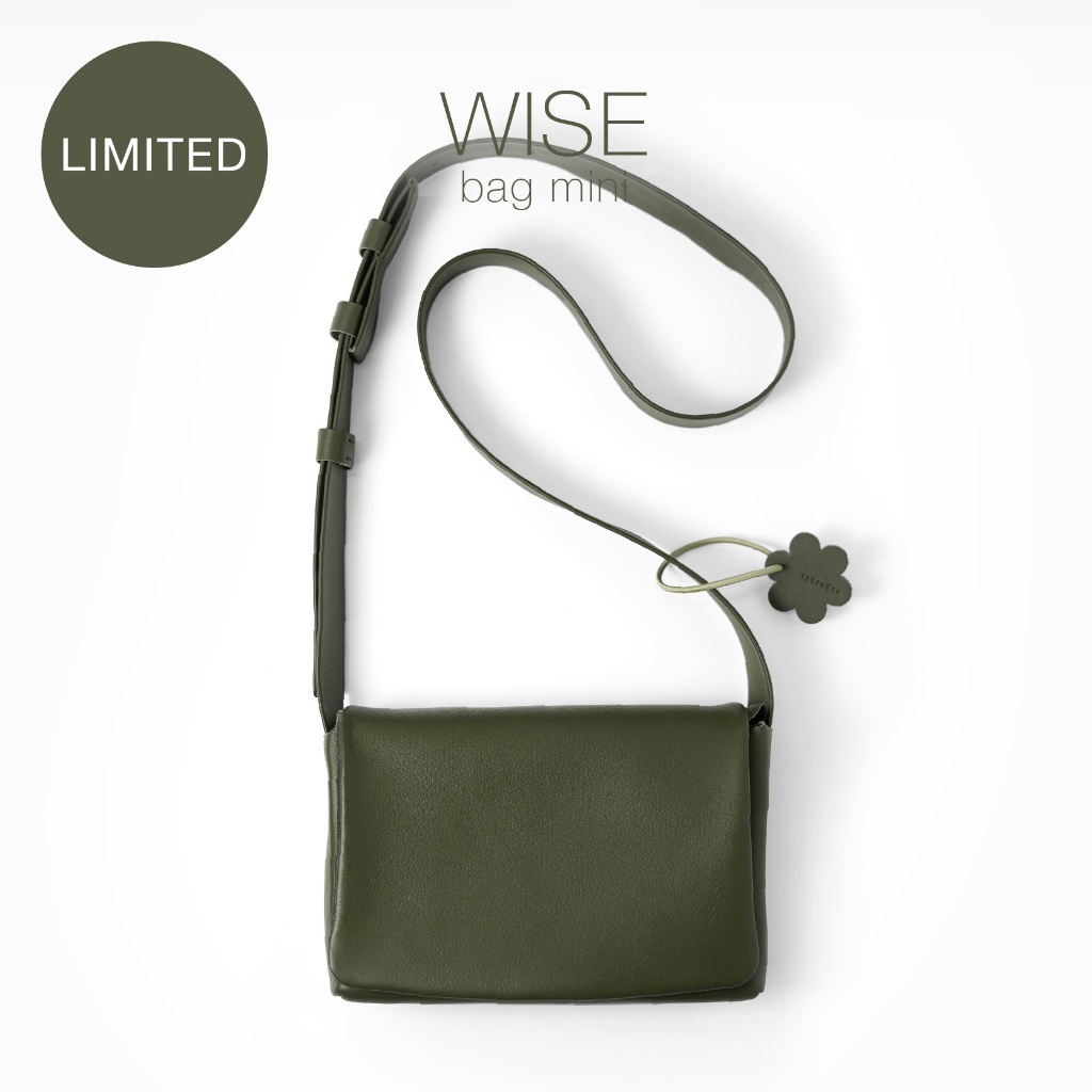 labrador WISE bag mini กระเป๋าสะพายไหล่หนังแท้ (LAA210)