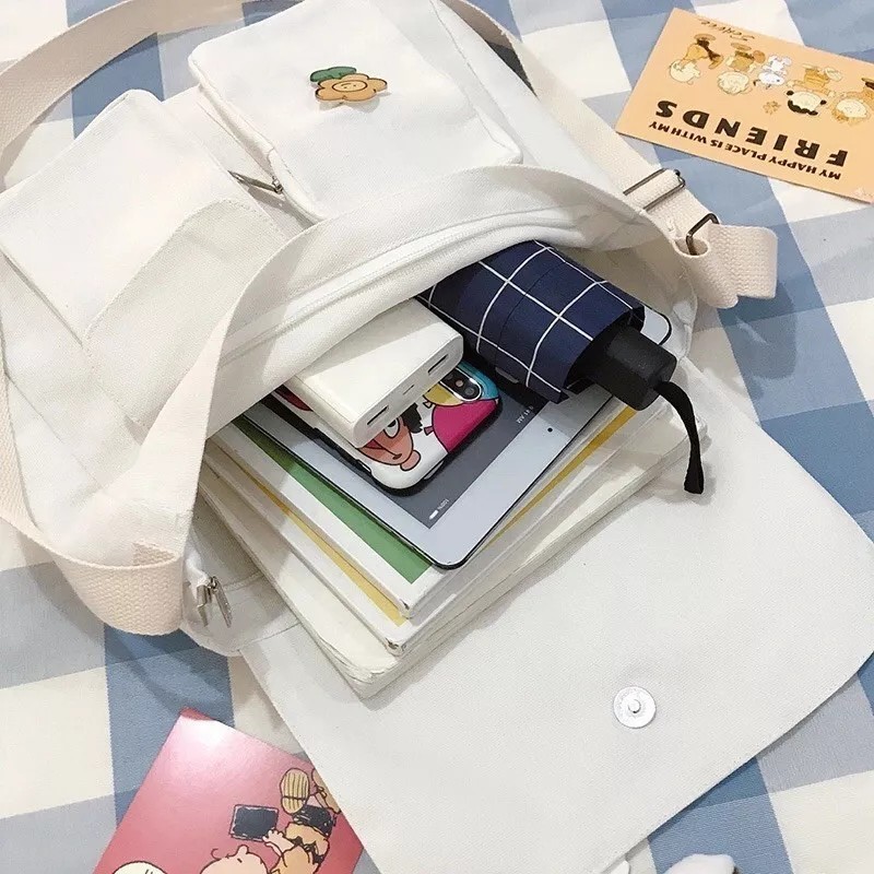 (มีส่งด่วน) tokyosellected(T1409) กระเป๋าสะพายข้างผ้าแคนวาส (แถมเข็มกลัด 4 ชิ้น) - รูปที่ 6