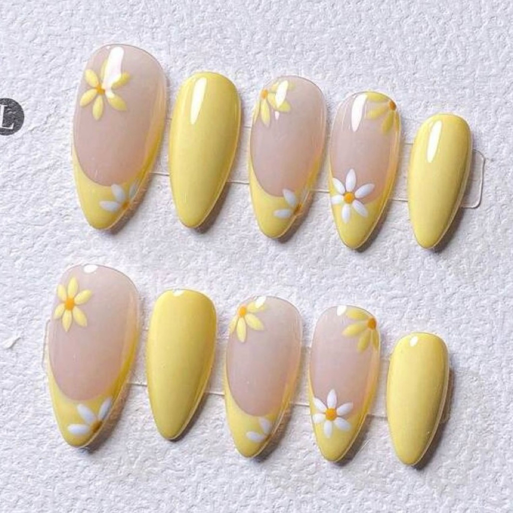 เล็บเจลแท้ โทนสีเหลือง เฟรนช์ปลาย ลายดอก🌼พร้อมส่ง🚚
