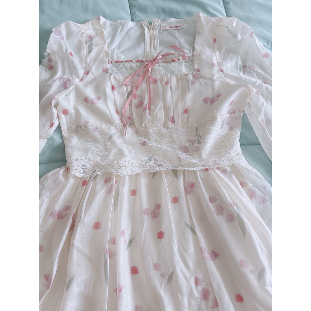 [มือสอง] Size S เดรสสีครีม ลายดอกชมพู On.december25