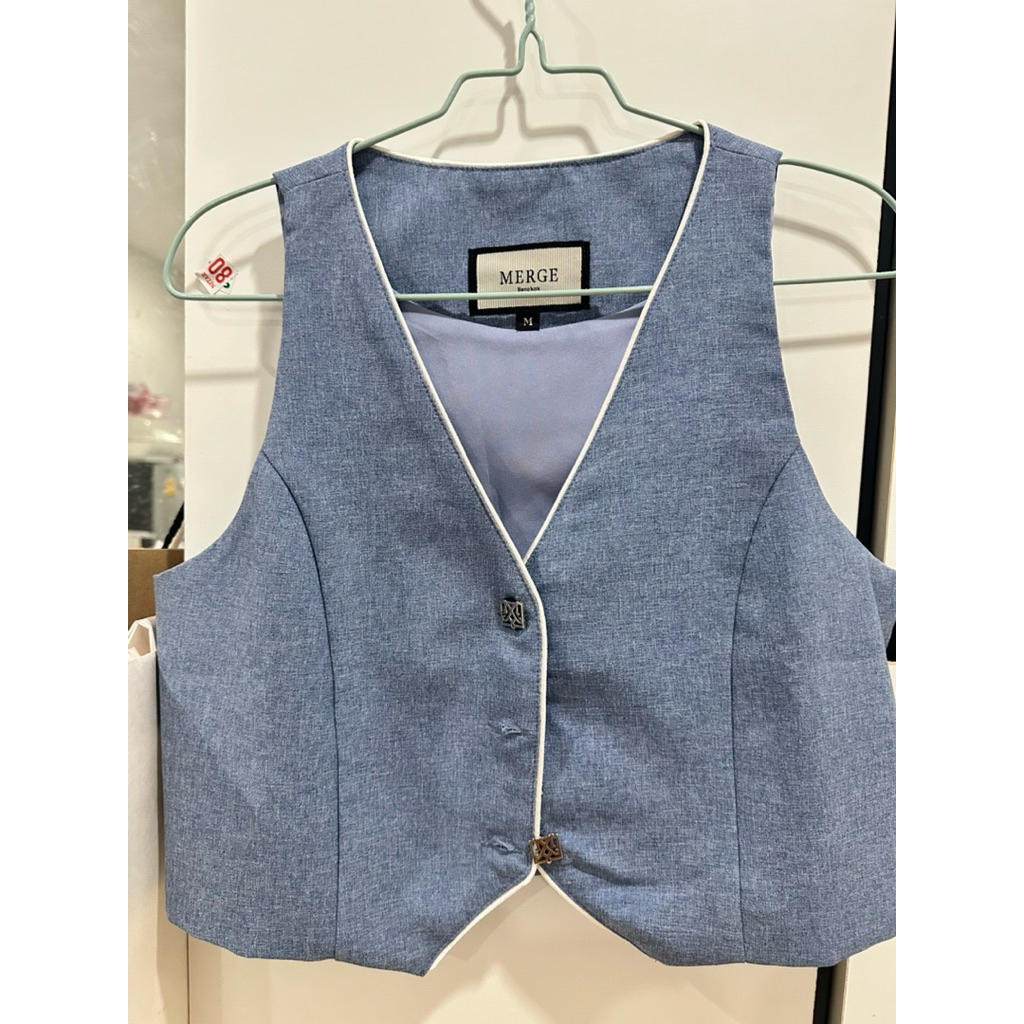 ส่งต่อเสื้อ Merge  Urban Vest