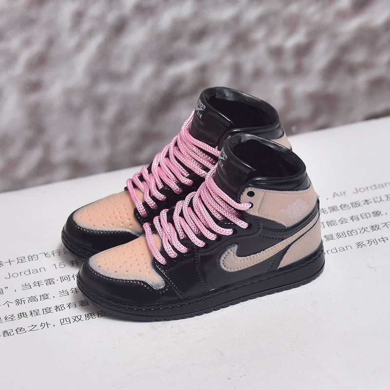 โมเดลรองเท้า/รองเท้ามินิสําหรับตุ๊กตาบาร์บี้ / ลาบูบู 17ซม/รองเท้าlabubu/เท่ หล่อ น่ารัก - รูปที่ 5