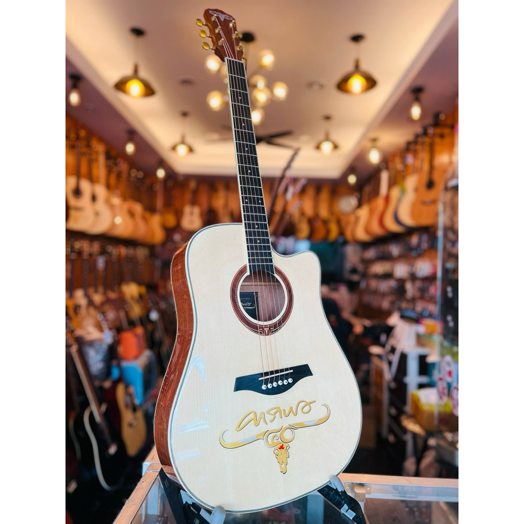 กีต้าร์โปร่ง คาราบาว ฉลองครบรอบ 40 ปี ทรง Dreadnought Cutaway สีไม้เงา41 นิ้ว Carabao Anniversary 40