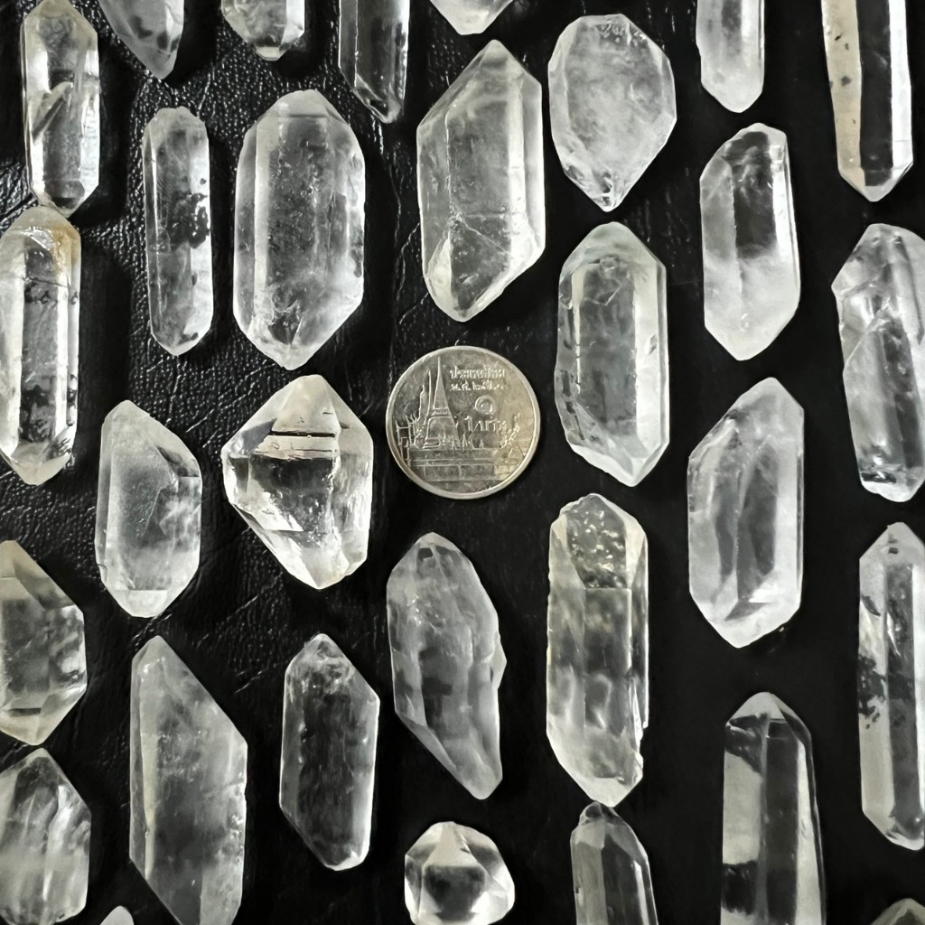 ผลึกควอตซ์ใส2ปลาย จัดชุด 25-30กรัม เลือกก้อนได้ ก้อนดิบจากธรรมชาติ (Double Terminated Clear Quartz)