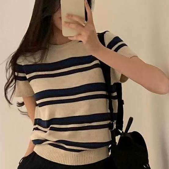 พร้อมส่งในไทย** เสื้อแขนสั้นลายทาง ใส่ทำงานใส่ในวันหยุด ผ้าไหมพรม มีส่งด่วน Y255