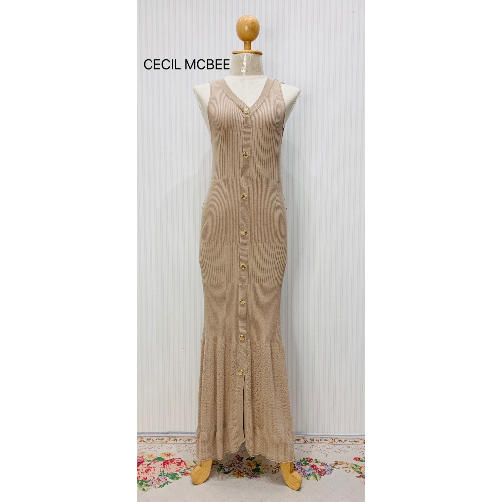 เดรสไหมพรมผ้าร่องสีเบจ CECIL MCBEE แท้💯(มือสอง-ใหม่เทียบมือ 1)