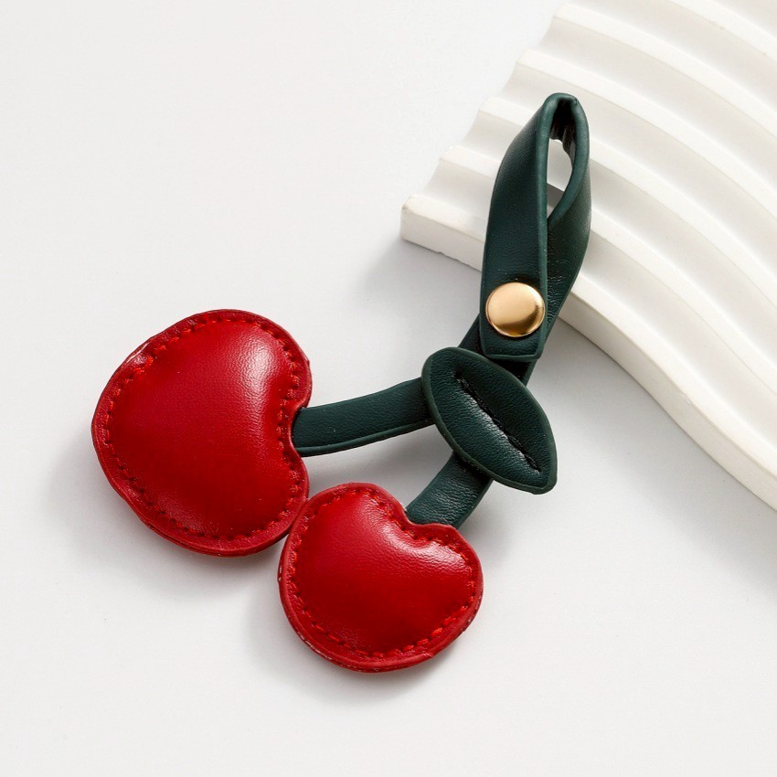 ส่งด่วน GUCSELECTED(B2471) พวงกุญแจ จี้ตุ๊กตาเชอร์รี่หัวใจสีแดง หนังพียูสําหรับห้อยกระเป๋า - รูปที่ 4