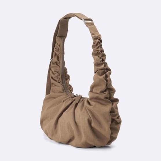 GU (พร้อมส่ง) กระเป๋าทรงเกี๊ยว สะพายไหล่ได้ สะพายข้างได้ / GU Dumpling Bag