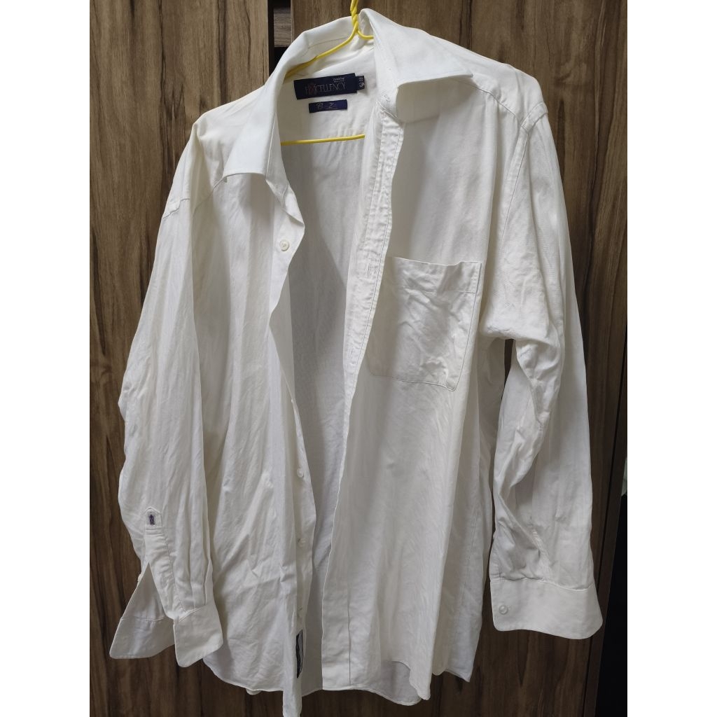 เสื้อเชิ้ตมือสอง arrow สีเหลืองอ่อน อก 44 นิ้ว