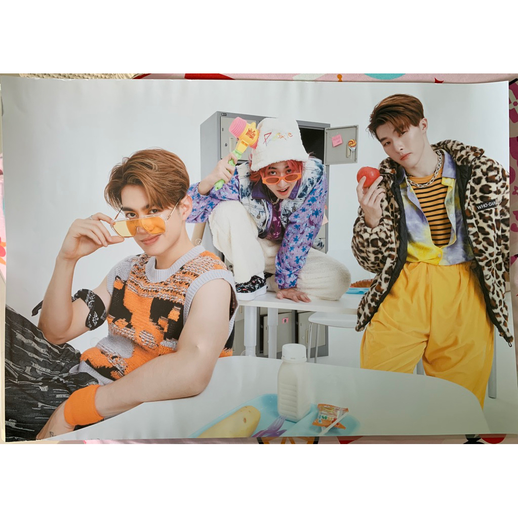 โปสเตอร์ Proxie Gun-Victor-Kim พร้อมกระบอก