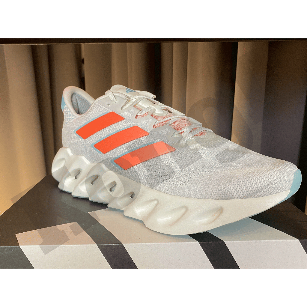 รองเท้าวิ่งผู้ชาย Adidas Switch FWD2