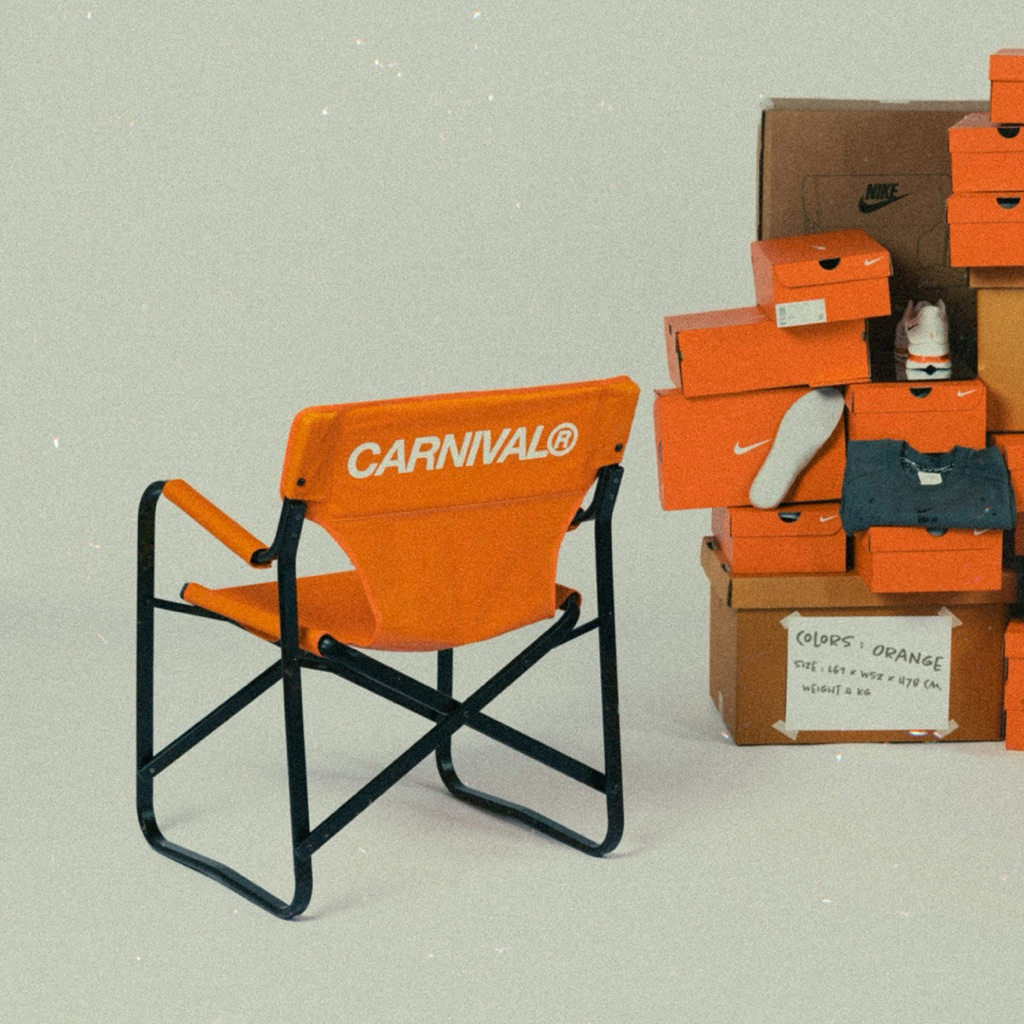 CARNIVAL X NIKE FOLDING CHAIR
