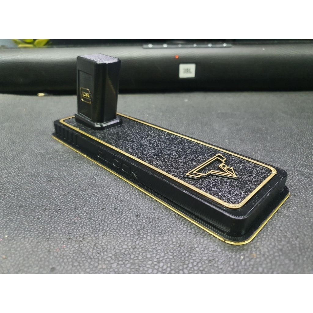 แท่นวางโชว์ปืนโมเดล Glock,Hi-Capa Logo Taran เฉดสีทอง