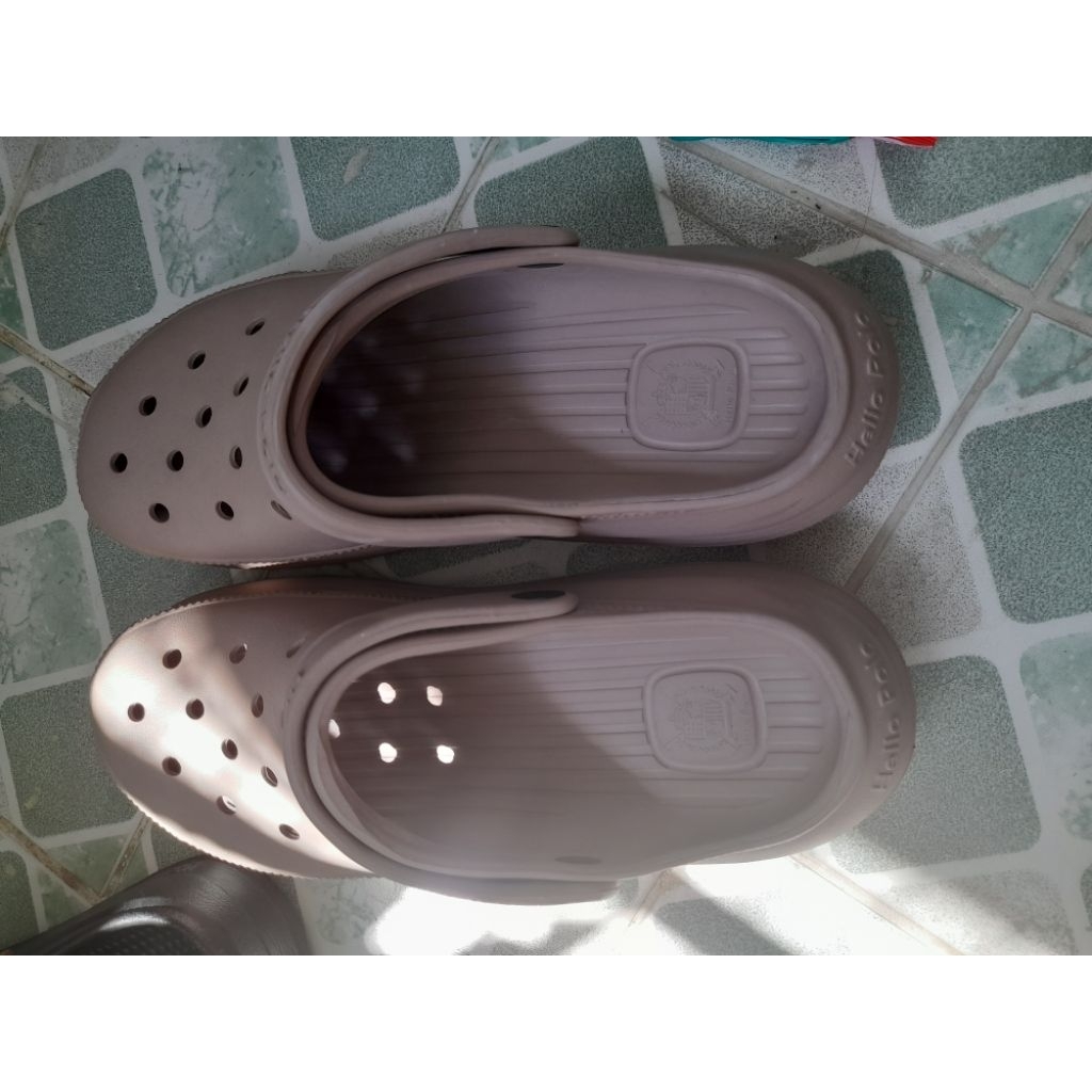 รองเท้าสีน้ำตาลไซร้40hello polo