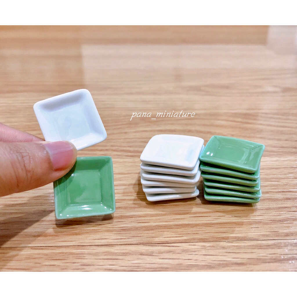 จานเซรามิคจิ๋ว ทรงเหลี่ยม ขนาด 2.5x2.5 cm. ราคา/ชิ้น
