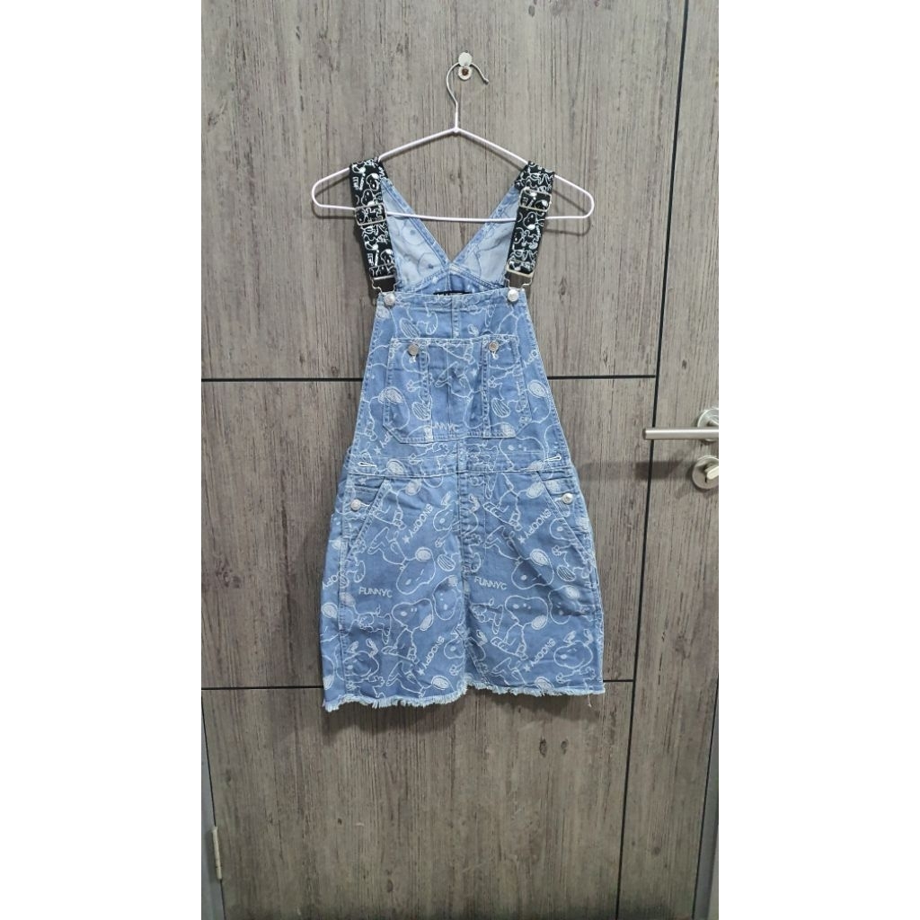 เอี้ยมกระโปรงยีนต์ peanuts snooppy