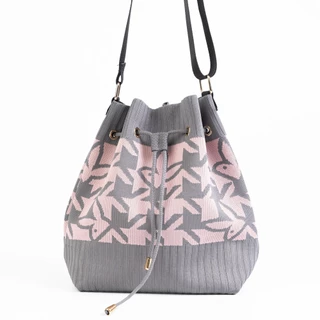 PLAYBOY รุ่น Knitzy Women's Bag กระเป๋าสะพายข้างไหมพรมผู้หญิง รหัส ST-BS252PB132 ดีไซน์ขนมจีบ ไหมพรมถักลายโลโก้