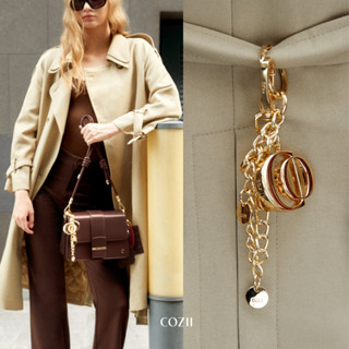 [New] COZII - CO Bag Charm พวงกุญแจตกแต่งกระเป๋าโลโก้ CO สีท…