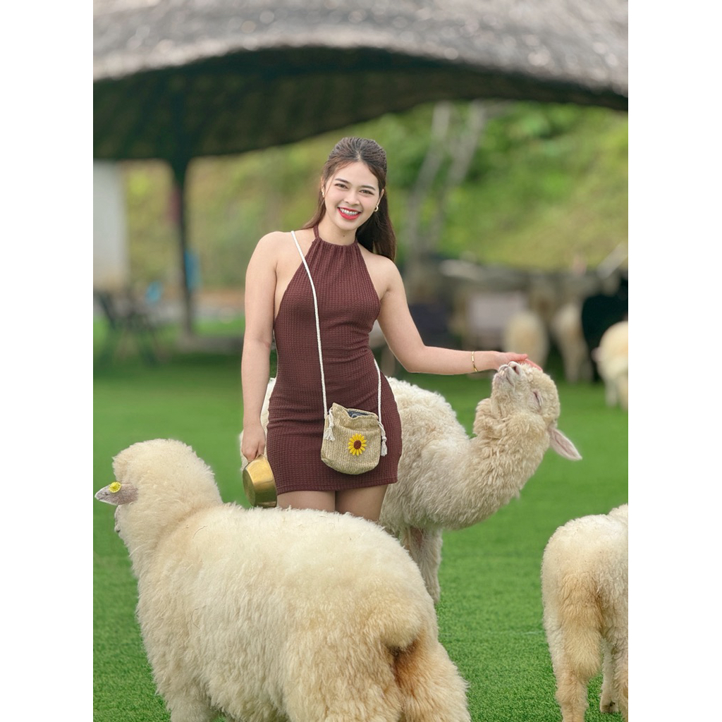 Lovito ชุดเดรส คล้องคอ เปิดหลัง