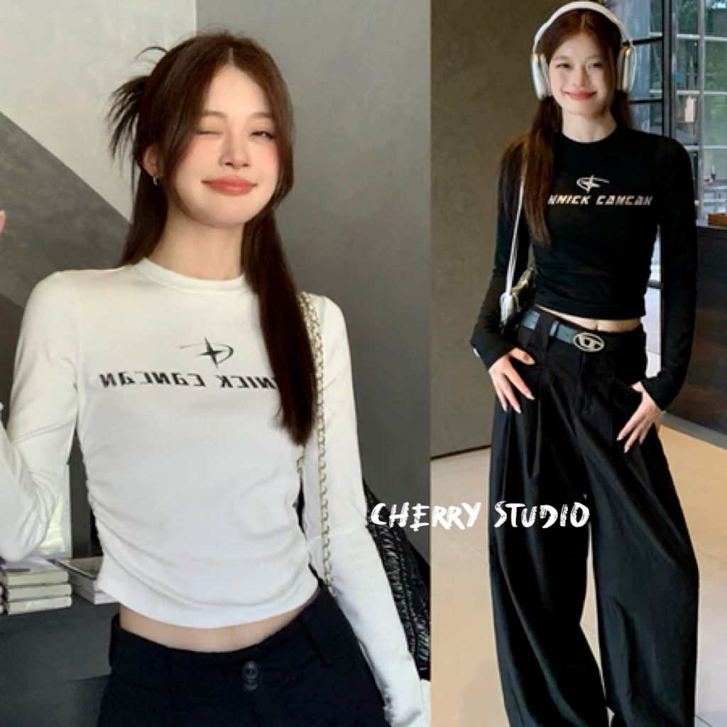 Cherry✨พร้อมส่ง✨เสื้อรัดรูป เสื้อครอป เสื้อยืดแขนยาวสีพื้นเอวลอยทรงสกินนี่พอดีตัว เสื้อยืดสีขาวสาวฮอตอเมริกัน สไตล์เกาหล