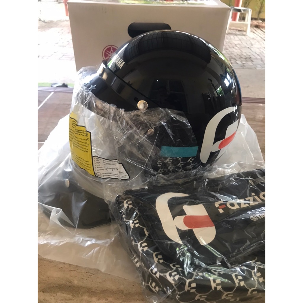 หมวกกันน็อคเต็มใบเปิดคาง Fazzio สีดำ +กระเป๋าสะพายข้าง yamaha รุ่น fazzio