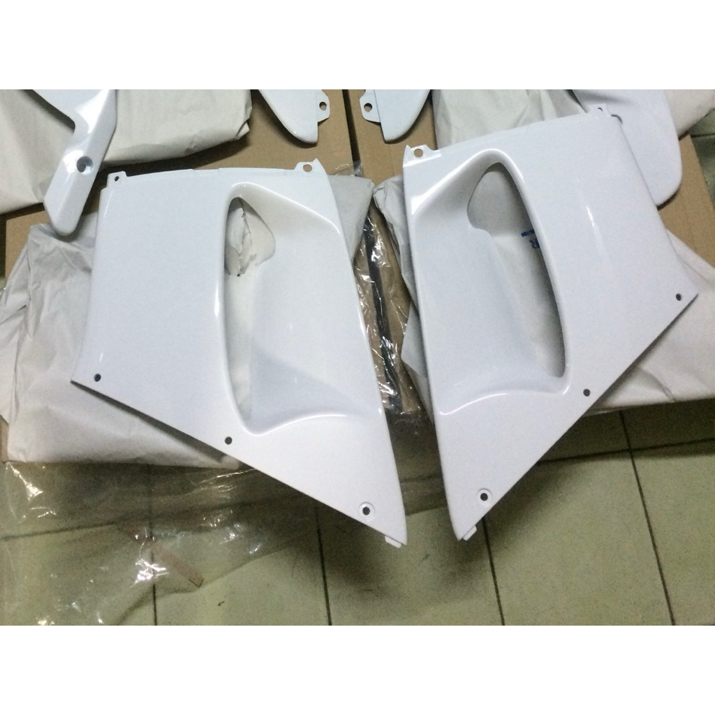ชุดชิ้นสี แฟริ่ง บังหม้อน้ำ ซ้าย+ขวา 1คู่ สีขาว⚪️ L+R HONDA NSR150SP,RW (แท้ศูนย์ฮอนด้า)