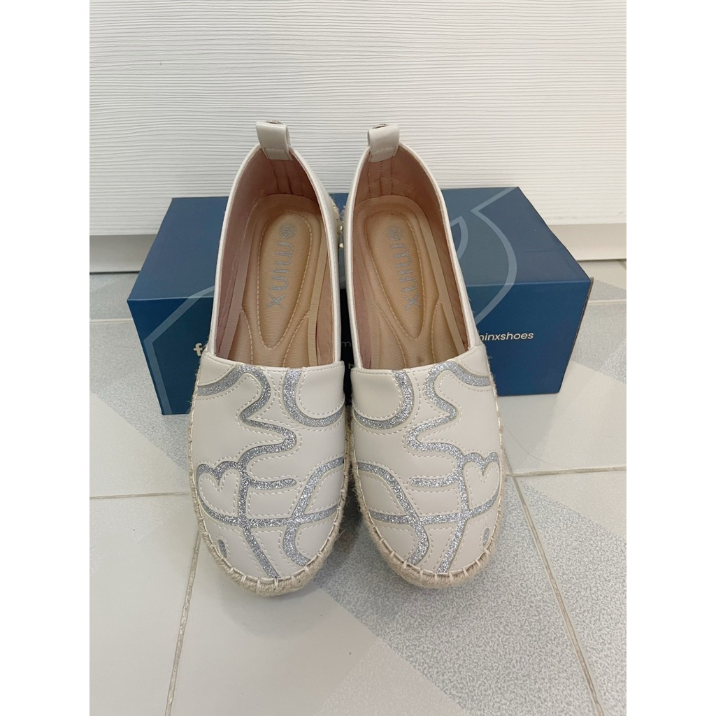 รองเท้าแบรนด์ Minxshoes รุ่น chloe fluffy glitter สี Pearl