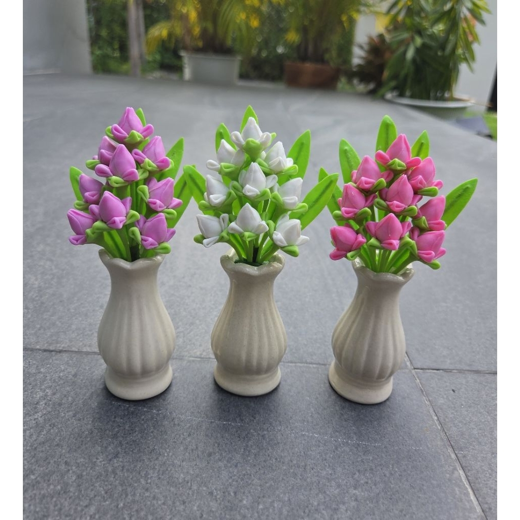 ดอกบัว แจกันดอกบัว แบบ9ดอกตูม  ขนาดสูง 6 นิ้ว ทำจากดินปั้น สำหรับไหว้ ถวายบูชาสิ่งศักดิ์สิทธิ์