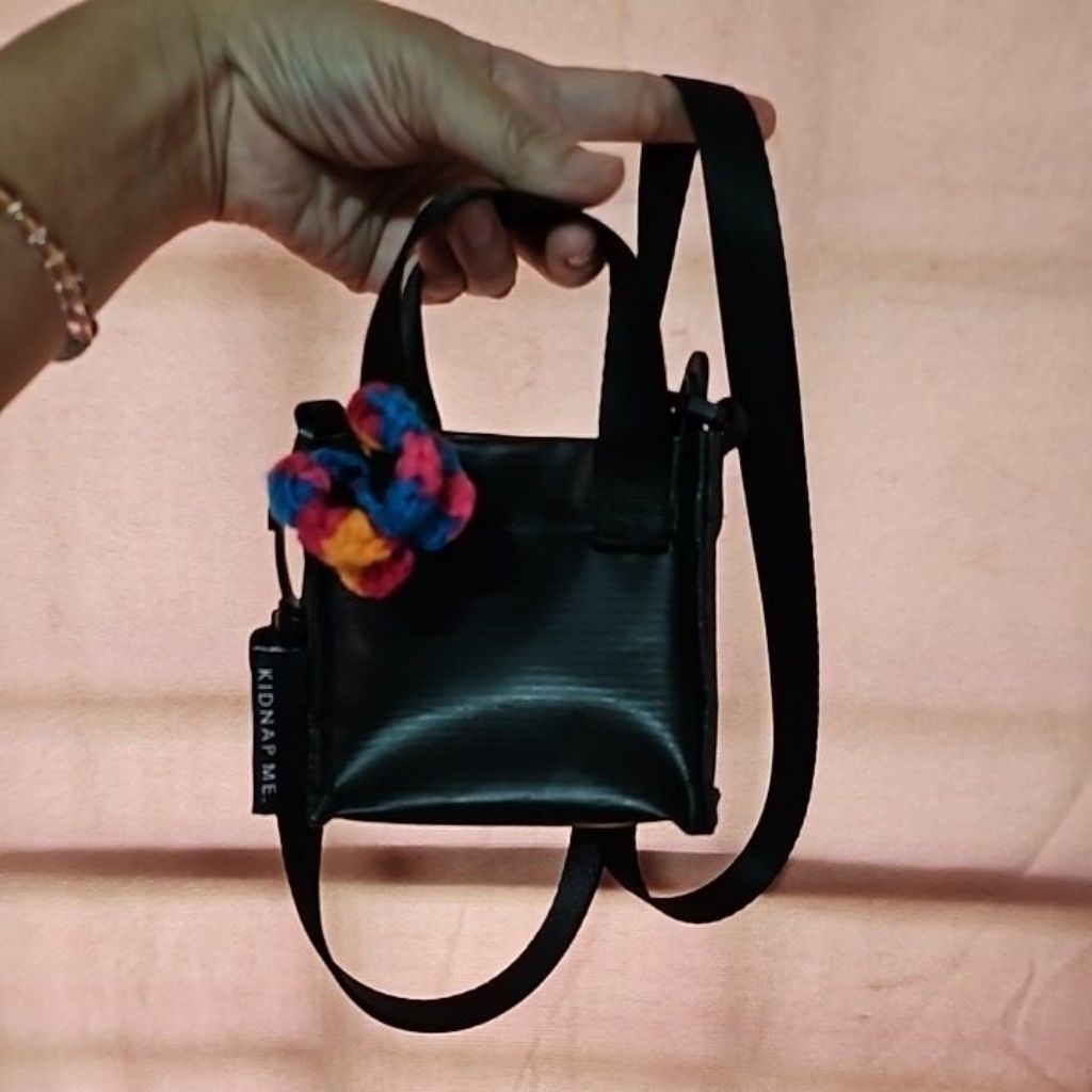 กระเป๋าผ้าใบกันน้ำ​ จากร้าน​ KIDNAP​ ME.(อ่าน​รายละเอียด​ก่อน​ซื้อ​น้า​)