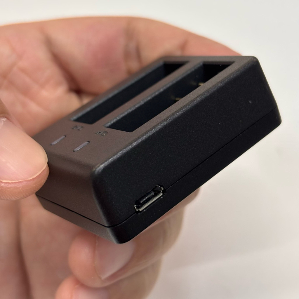 ส่งด่วน  SJ แท่นชาร์จคู่ SJCAM SJ4000 AIR SJ5000 4K eken H9 H9R Yi Discovery charger