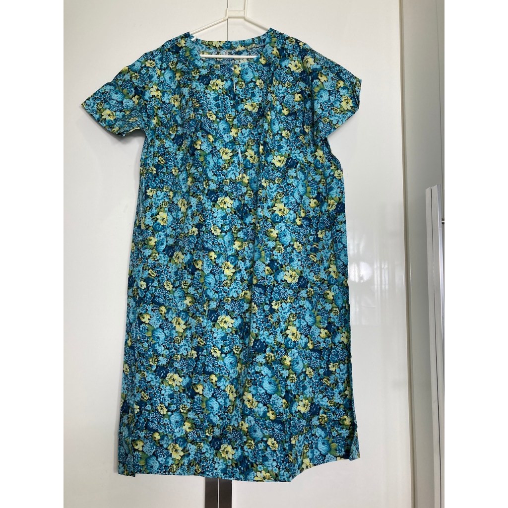 ชุดกระโปรงมีซิปที่อก ผ้าคอตต้อนเนื้อดี อก 44 นิ้ว/ ยาว 44 นิ้ว/  แขนสั้น / มีกระเป๋า