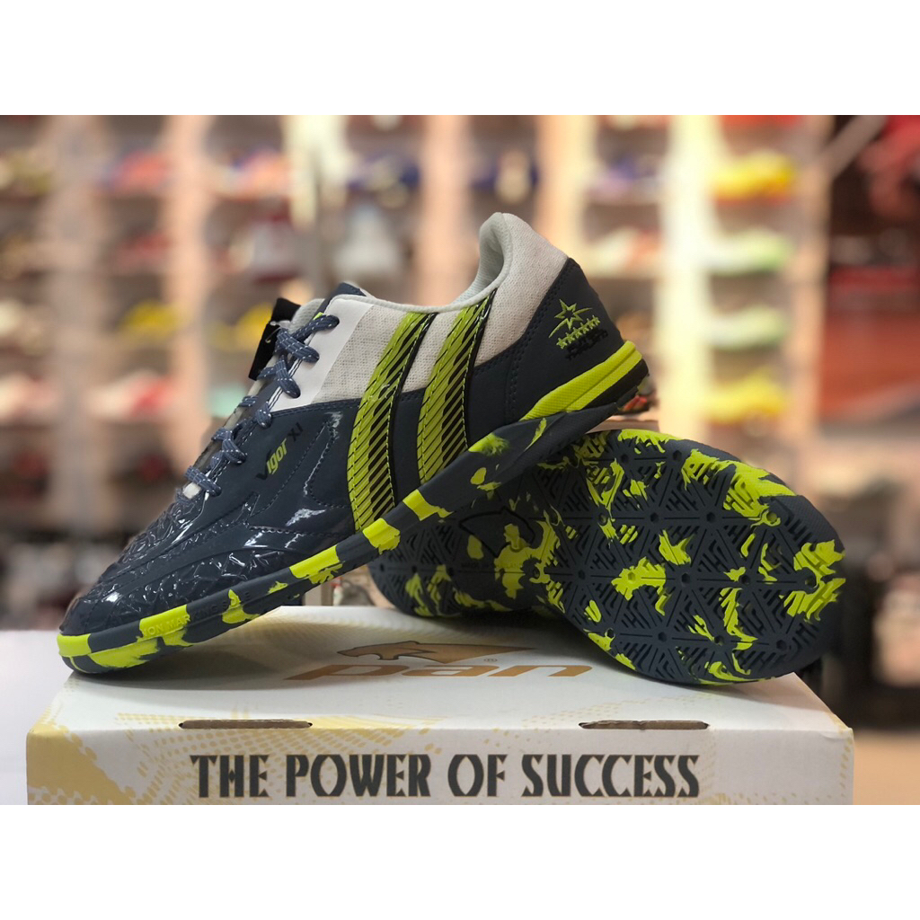 ( สินค้าลิขสิทธิ์แท้ 100 % ) Pf14R2 รองเท้าฟุตซอล Pan vigor 11 ตัวท๊อป