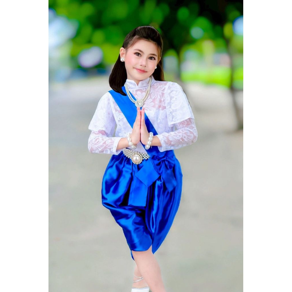 ชุดไทยเด็กหญิงรัชกาลที่5 เสื้อลูกไม้เนื้อนิ่มมีเกาะอกด้านใน เสื้อเข้ารูปตีเกล็ด+โจงเอวสม็อคผ้าซาร่า+สไบติดโบว์