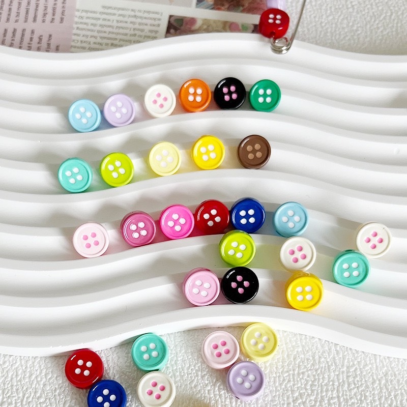 กระดุม diy กระดุม คุณภาพสูง สีสันสดใส อุปกรณ์เสริมงานฝีมือ diy เหมาะสมสำหรับกระดุมเสี้อ