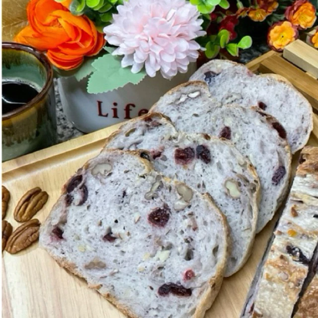 Nuts & Cranberry Sourdough Bread ขนมปังซาวโดว์ วอลนัท อัลมอล เม็ดทานตะวัน Pecan 550g อบใหม่ๆ ทุกออเดอร์