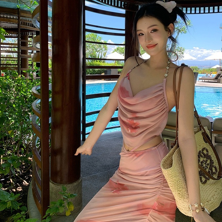 (โปรลด🩷) ชุดว่ายน้ำทูพีช สีชมพู บิกินิ สายคล้องคอ พร้อมกระโปรงคลุมยาว เซ็ต 3 ชิ้