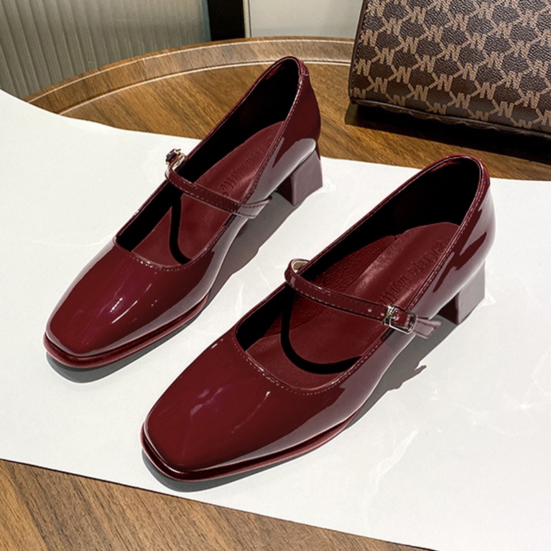 Koimoi ปังปุริเย่มากแม่ รองเท้าคัทชูแฟชั่นงานเสริมส้นสำหรับสาวๆ งานสวย ทรงดี มีหลายสีให้เลือกสวมใส่ใช้งาน ใครสนใจกดสั่งไ