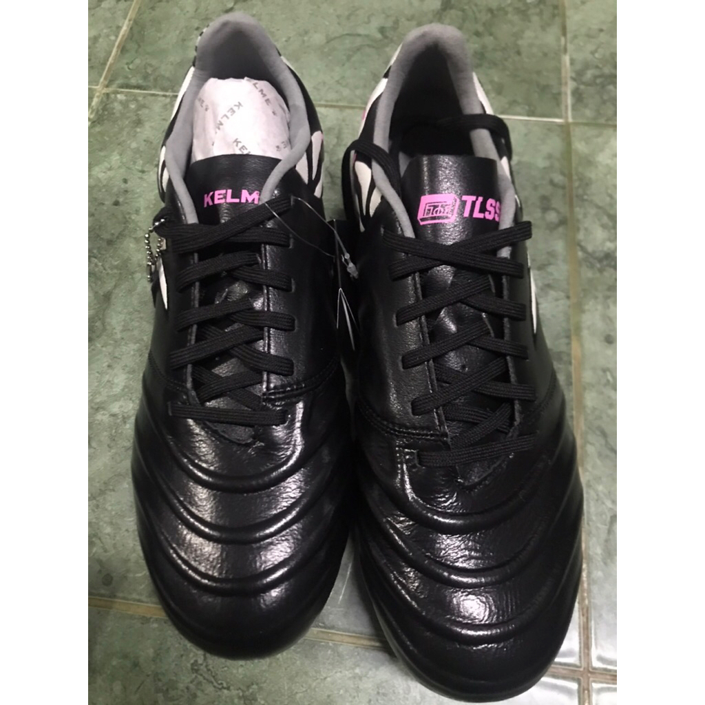 สตั๊ด รองเท้าฟุบอล Kelme x Tlss มือ1ของแท้พร้อมกล่องและอุปกรณ์