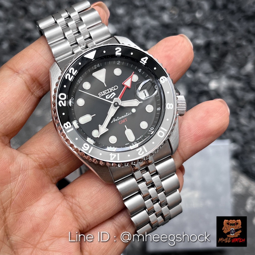 Seiko 5Sports GMT Bruce Wayne Jubilee Strap
