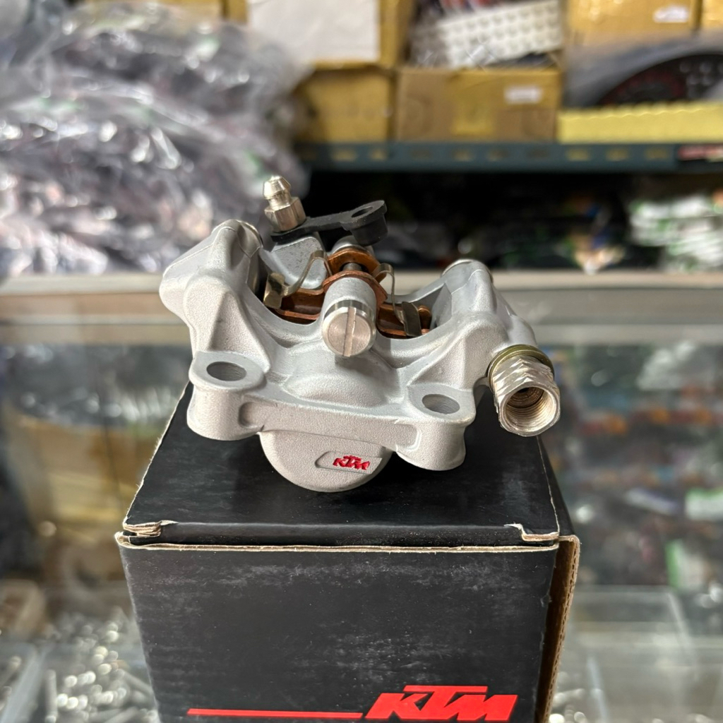 ปั้มล่าง KTM‼️สีด้าน พร้อมผ้าเบรค ใส่ได้ทุกรุ่น อยู่ที่ขาจับ ราคา ถูกที่สุด ดีลบีเคเค