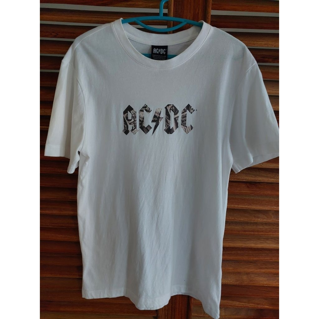 เสื้อยืด สีขาว TOPTEN