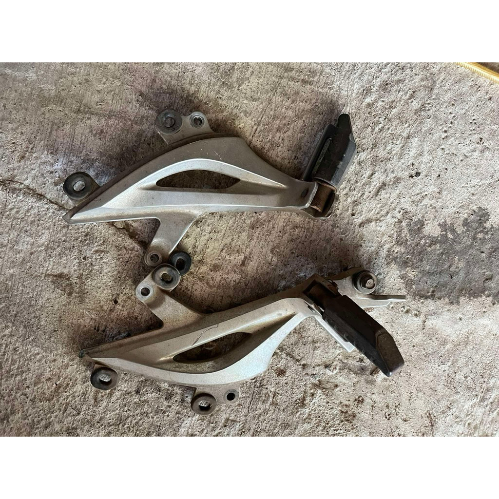 พักเท้าหลังเวฟ125i ปลาวาฬ