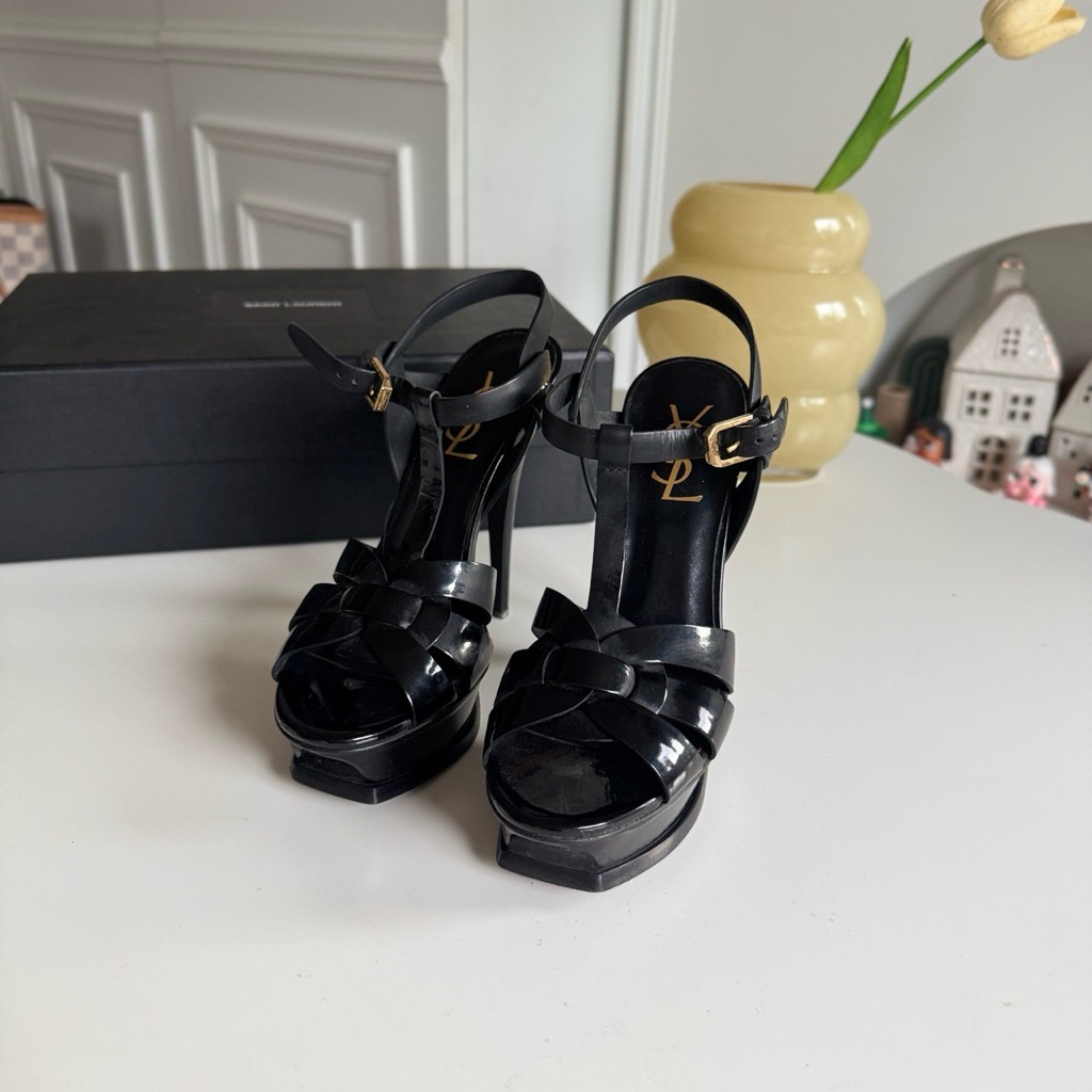 รบกวนสอบถามก่อนสั่งซื้อ‼️Very good con‼️ YSL tribute heels size 36 สีดำ  (พื้นประมาน 22 cm) สีดำ สภา