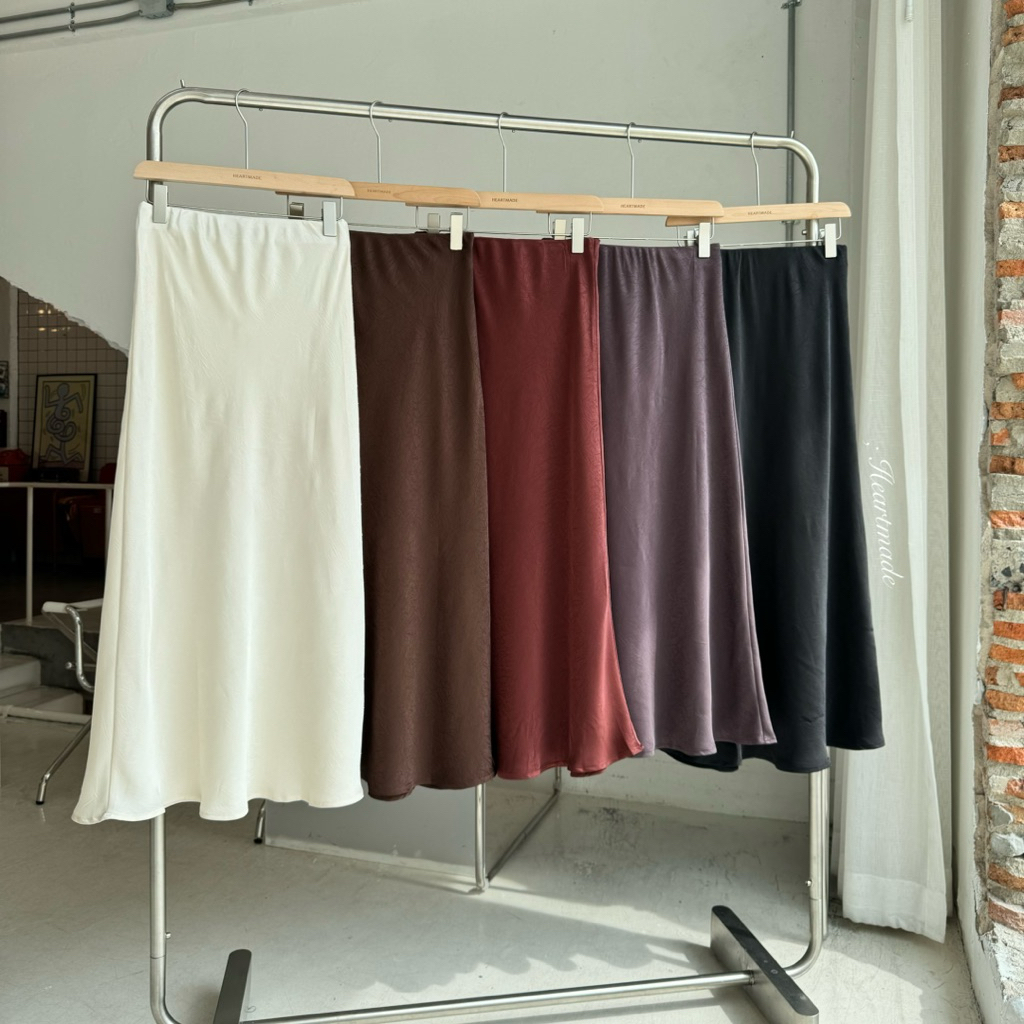 (B23) Heartmade—FS satin skirt (สินค้าพร้อมส่ง)