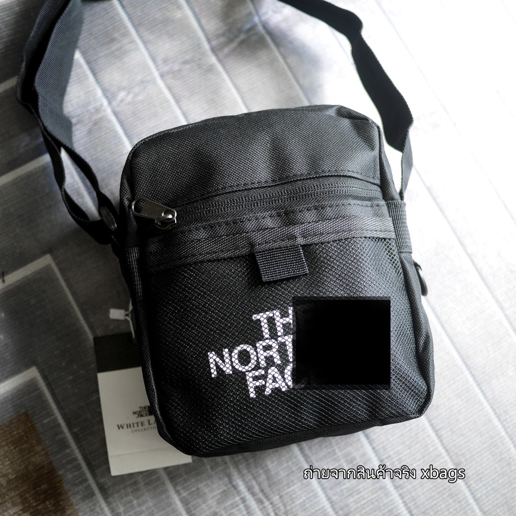 ตาข่ายด้านหน้า TNF ช่องเยอะ สะพายข้างไซส์เล็กกำลังพอดี แบบเรียบๆ สกรีนโลโก้สีขาว