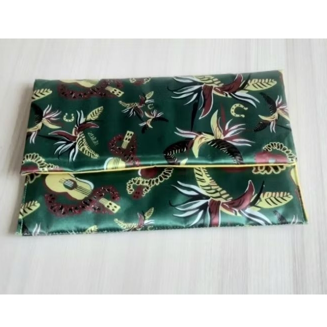 กระเป๋าคลัทช์ Clutch Bag แบรนด์ ISSUE ผ้าพิมพ์ลาย 11×7.5 นิ้ว สินค้าพรีเมี่ยม มือสองสภาพดี 