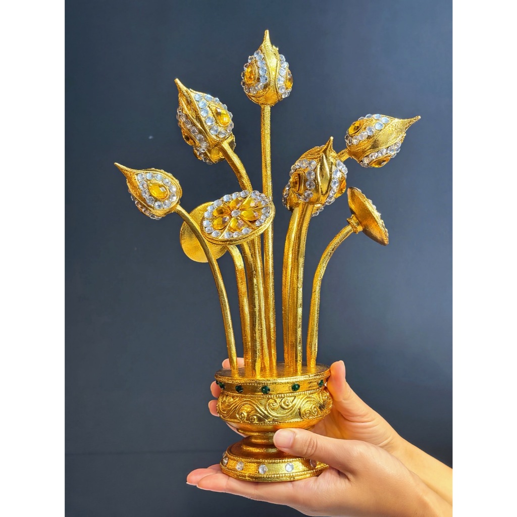 ดอกบัวทองประดับคริสตัล งานปิดทอง เสริมบารมี หิ้งพระ & ตู้โชว์