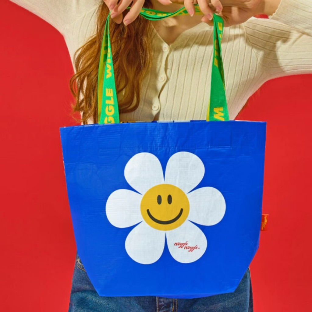 ส่งจากไทย🌈กระเป๋า Smile We Love Blue กระเป๋าน่ารัก ใส่ของได้ ถุงชอปปิ้ง Wiggle Wiggle แท้ กระเป๋ารียูส 04096